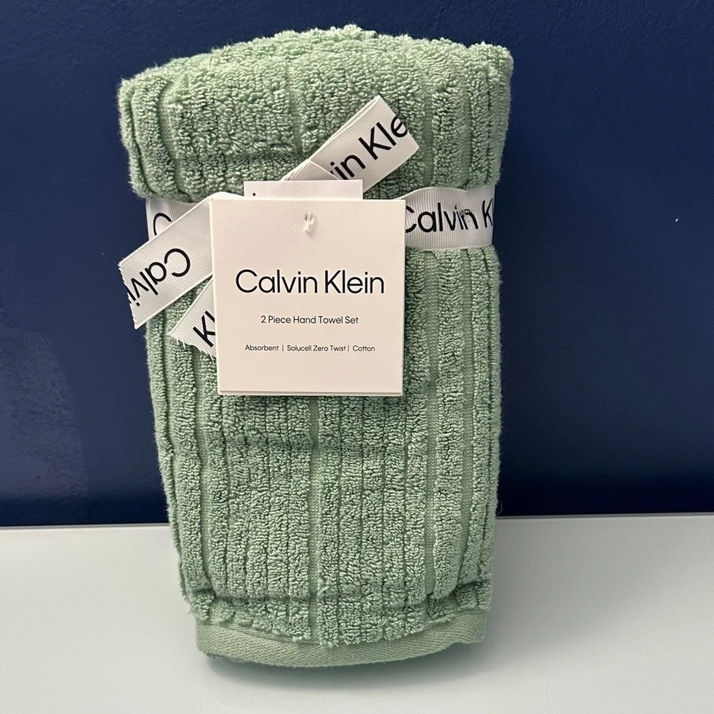 NWT Calvin Klein 2 Piece Hand Towel